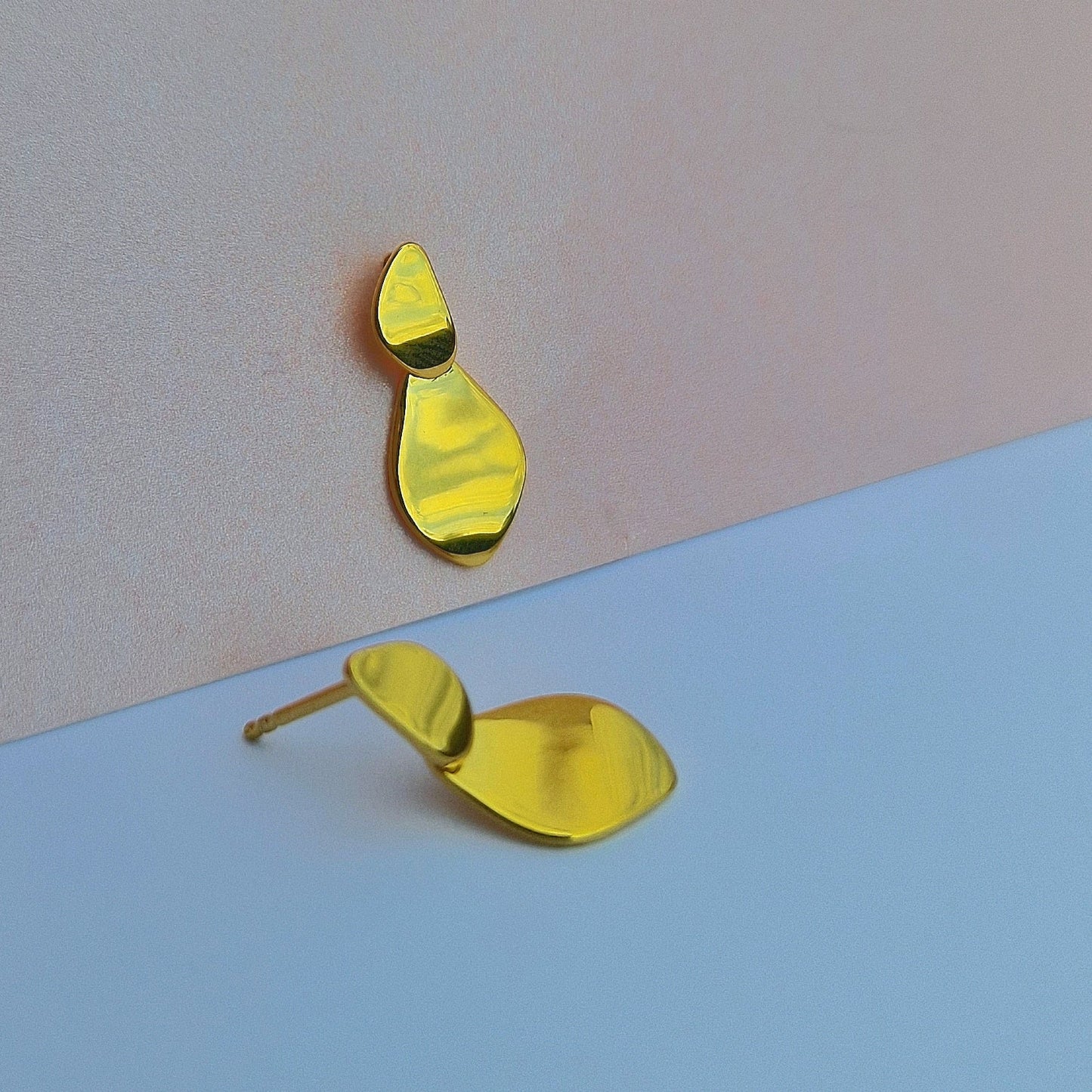 Pebble Link Studs Gold